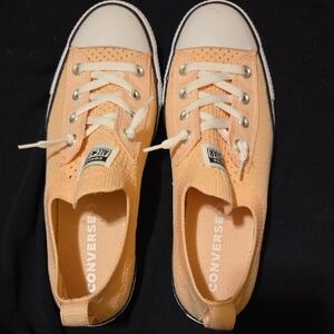 Converse Women's Slip On Light Pink Sneakers Size 10.5 Brand New Strechy